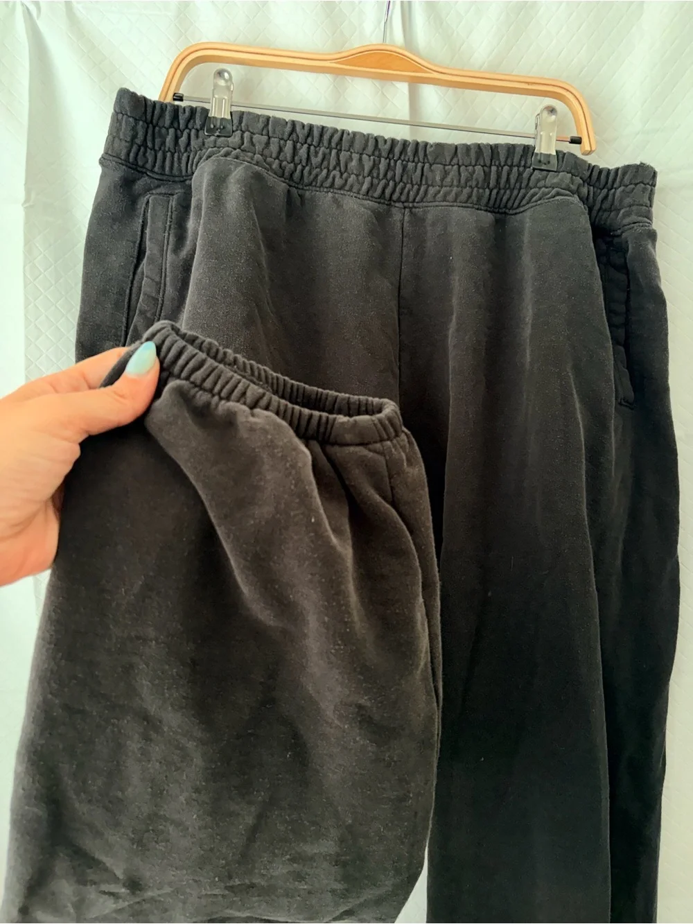 Men's Black Relaxed-Fit Elastic Waist Jogger Pants